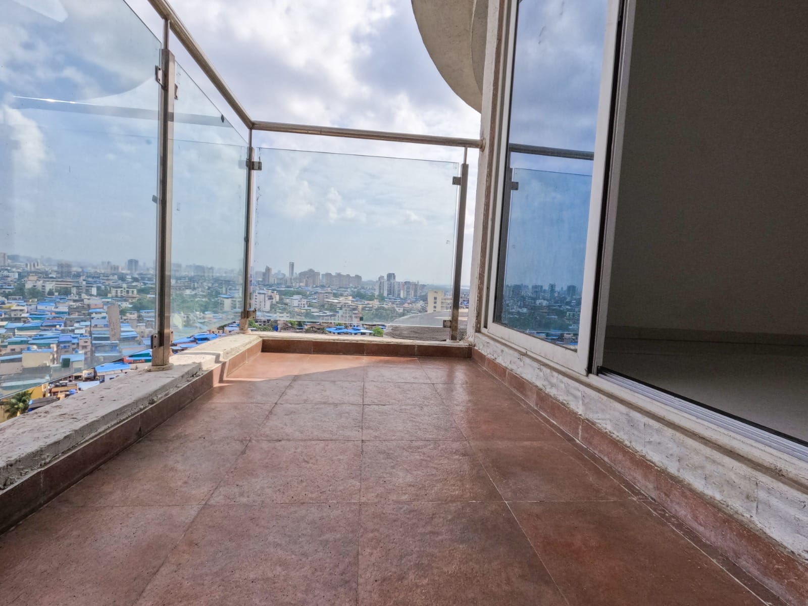 2 Bhk 1.72 Cr All Incl. Flat For Sale in Infinity Tower Kopar Khairane (4)