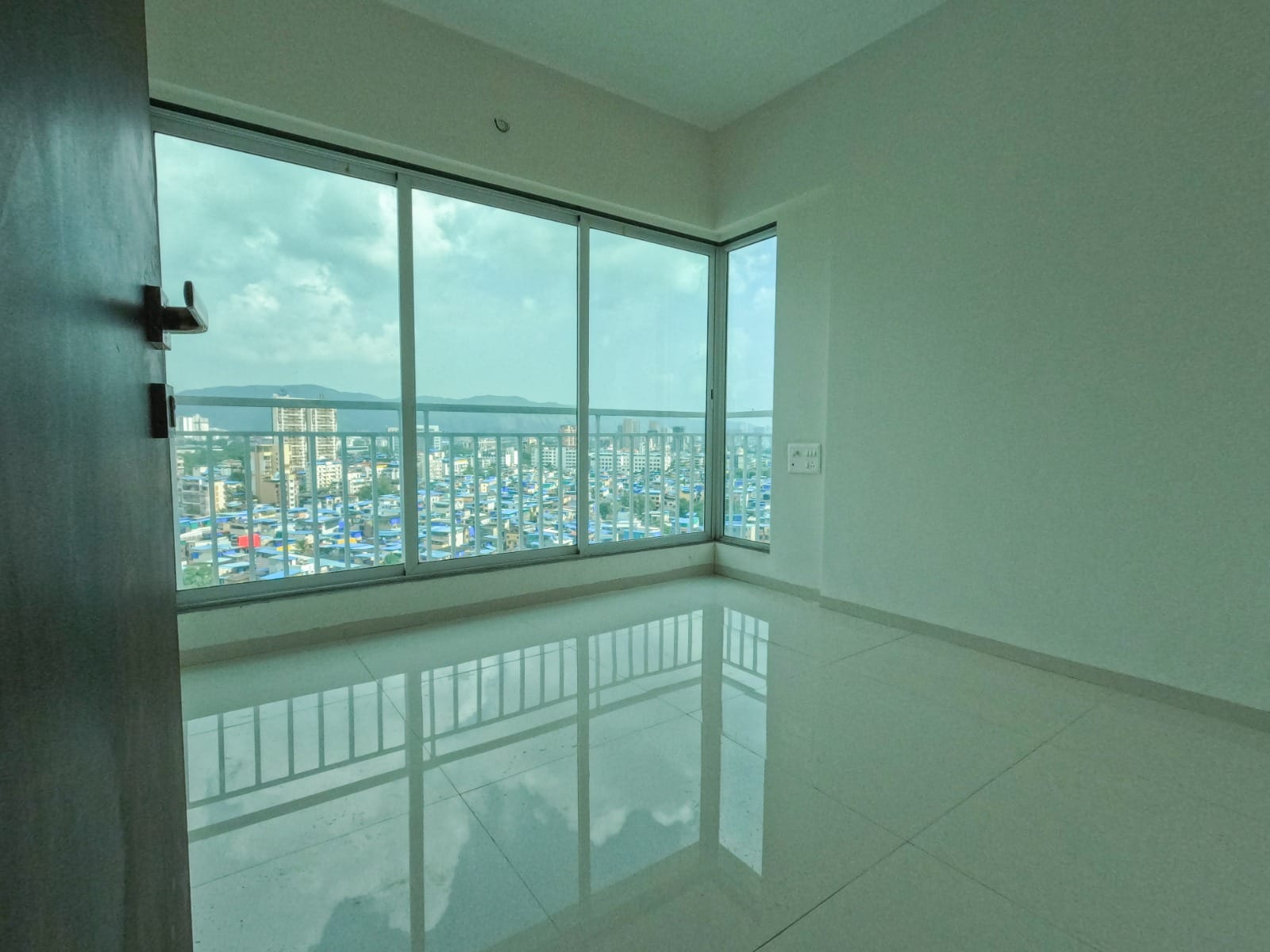 2 Bhk 1.72 Cr All Incl. Flat For Sale in Infinity Tower Kopar Khairane (7)